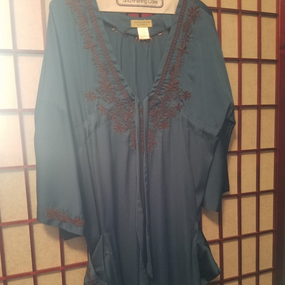 4 different dresses different colors & styles - Picture 7 of 8